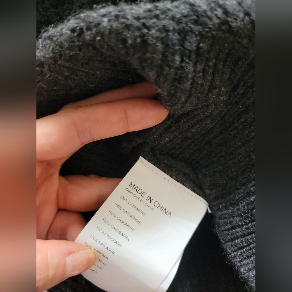 Fall/winter clothing bundle - Picture 5 of 9